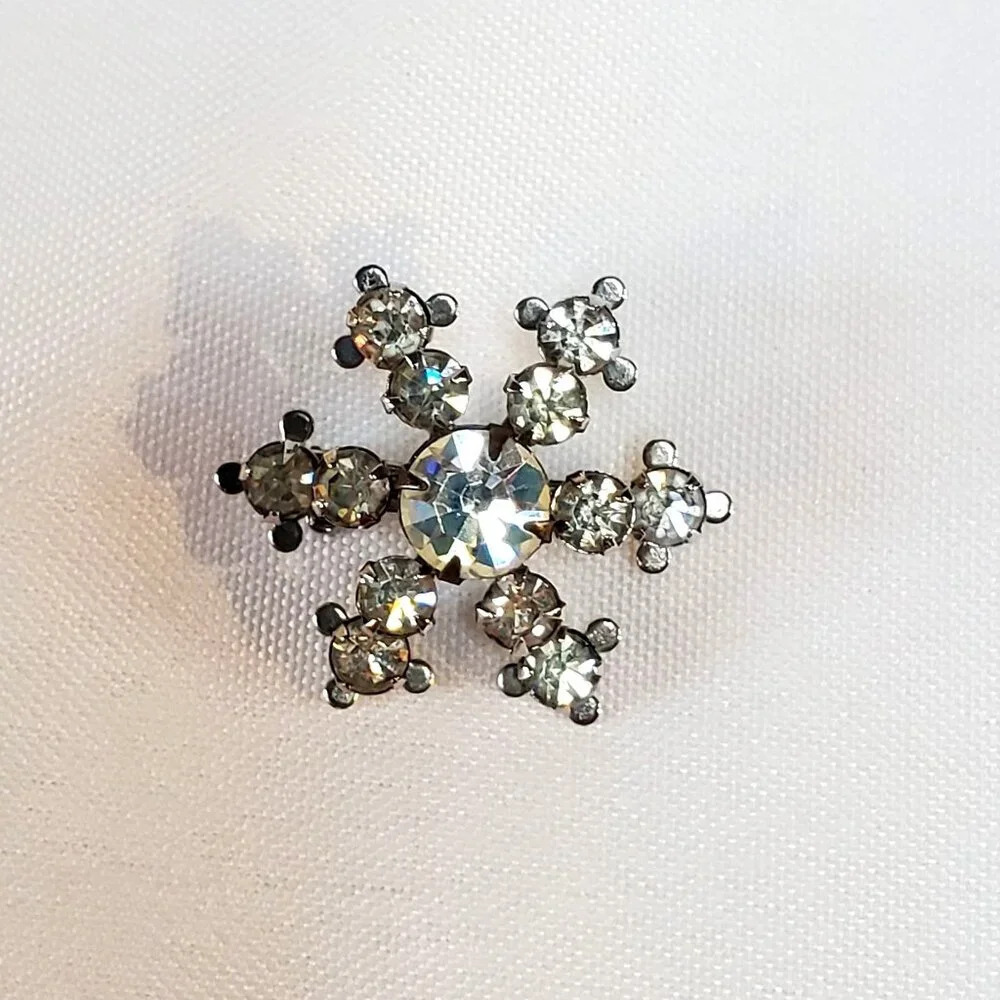 Vintage 50's Rhinestone Brooch Pin Riveted Starburst Star Snowflake retro